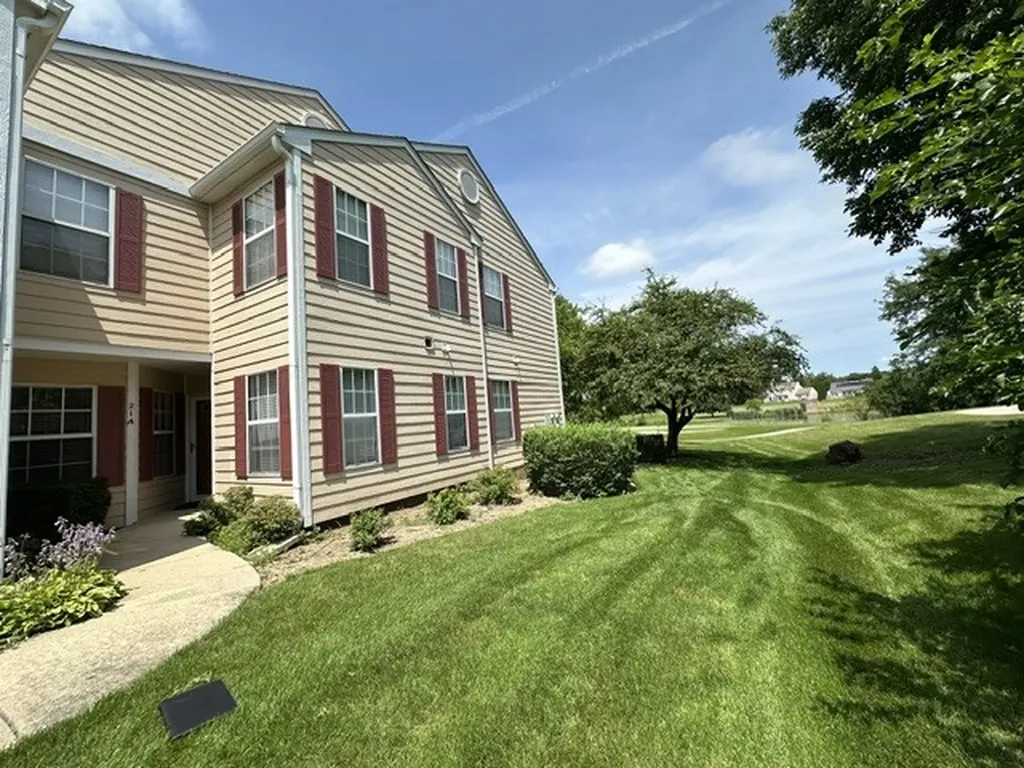 21 Truman Court Streamwood IL 60107
