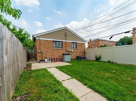 7852 Neenah Avenue Burbank IL 60459