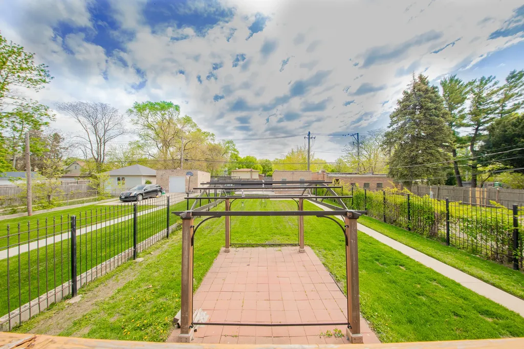 10215 South Charles Street Chicago IL 60643