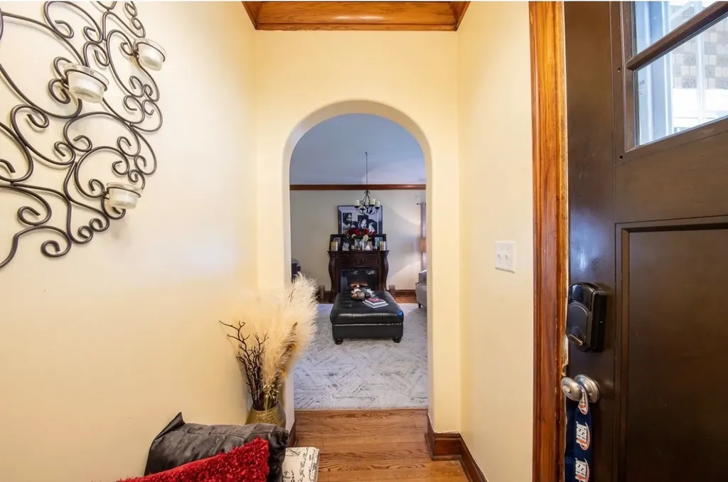 10215 South Charles Street Chicago IL 60643