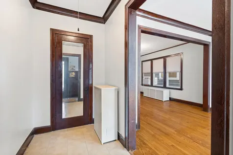 1932 West School Street Chicago IL 60657