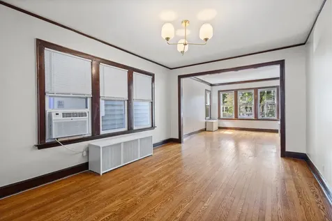 1932 West School Street Chicago IL 60657