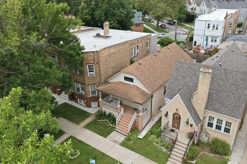 4746 North Karlov Avenue Chicago IL 60630
