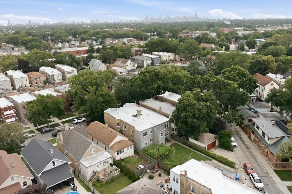 4746 North Karlov Avenue Chicago IL 60630