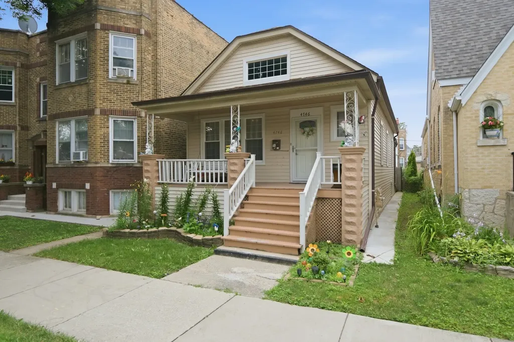 4746 North Karlov Avenue Chicago IL 60630