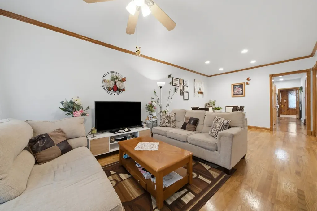 4746 North Karlov Avenue Chicago IL 60630
