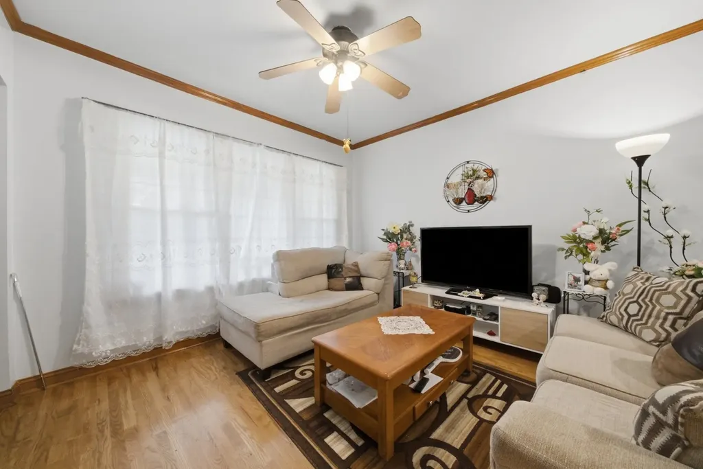 4746 North Karlov Avenue Chicago IL 60630