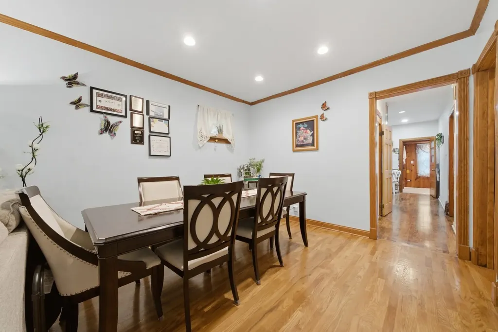 4746 North Karlov Avenue Chicago IL 60630