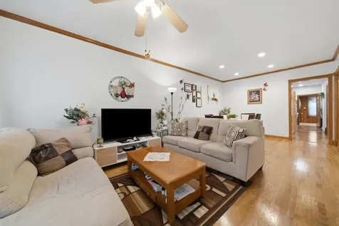 4746 North Karlov Avenue Chicago IL 60630
