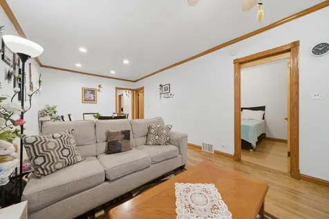 4746 North Karlov Avenue Chicago IL 60630