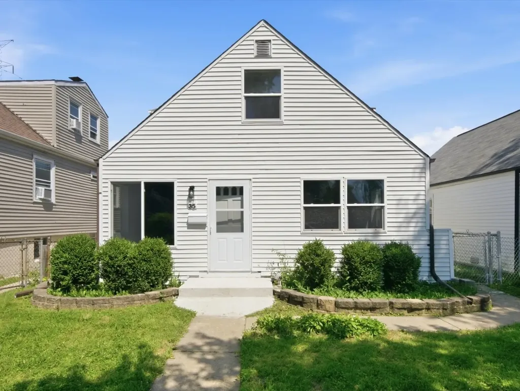 35 46TH Avenue Bellwood IL 60104