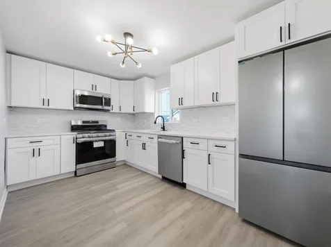 35 46TH Avenue Bellwood IL 60104