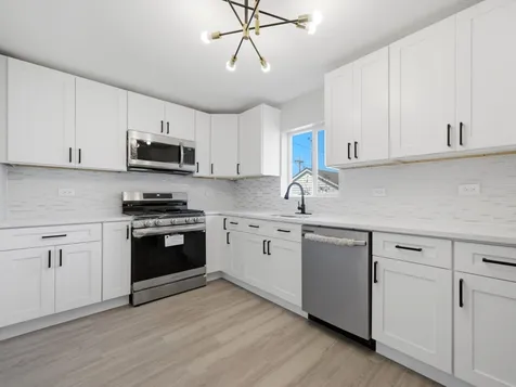 35 46TH Avenue Bellwood IL 60104