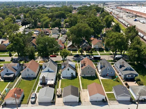 35 46TH Avenue Bellwood IL 60104