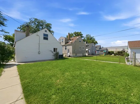 35 46TH Avenue Bellwood IL 60104