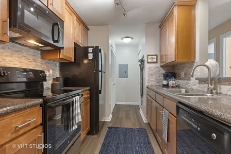 7 Kensington Circle Wheaton IL 60189