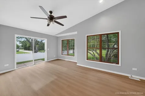917 North Cove Drive Palatine IL 60067