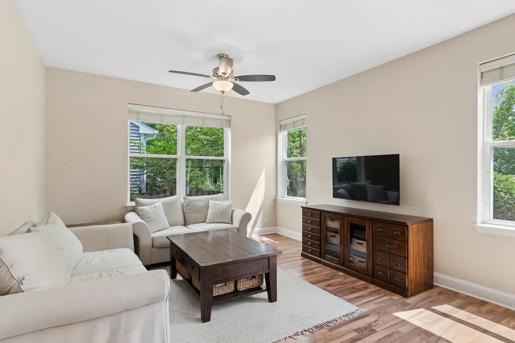 2759 Hillsboro Boulevard Aurora IL 60503