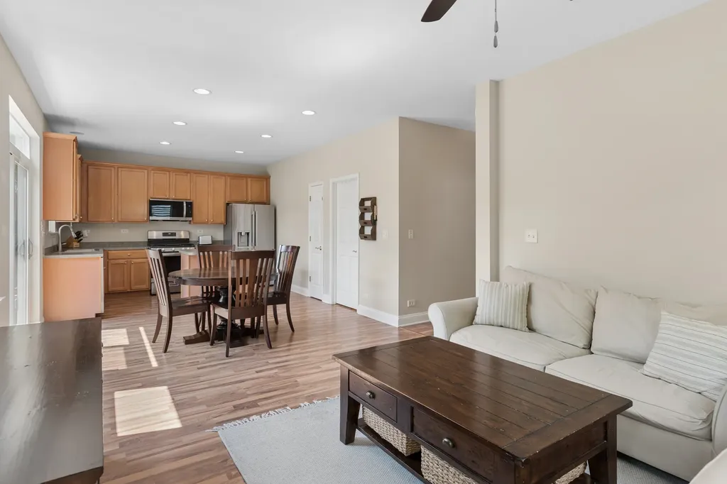 2759 Hillsboro Boulevard Aurora IL 60503