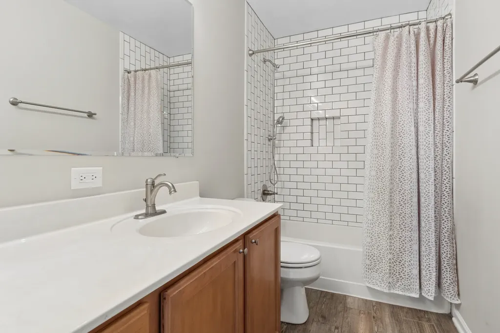 2759 Hillsboro Boulevard Aurora IL 60503