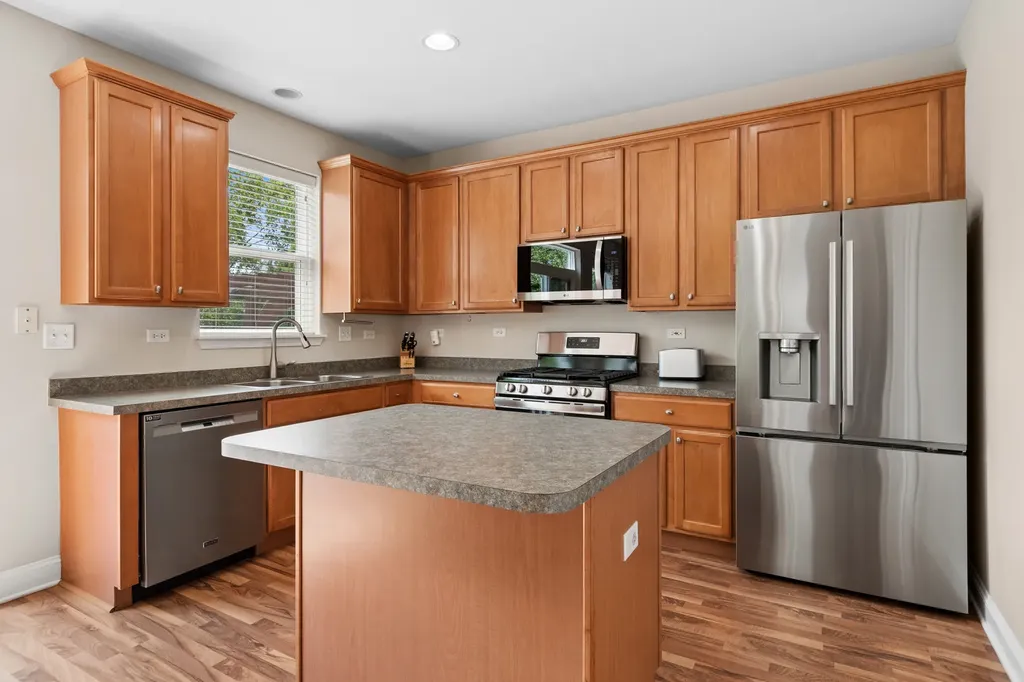 2759 Hillsboro Boulevard Aurora IL 60503