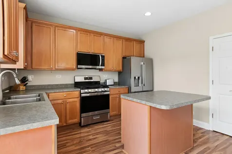 2759 Hillsboro Boulevard Aurora IL 60503