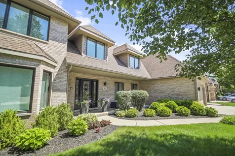 42 Founders Pointe North Bloomingdale IL 60108