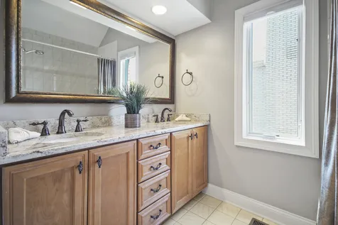 42 Founders Pointe North Bloomingdale IL 60108
