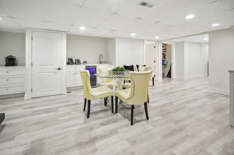 42 Founders Pointe North Bloomingdale IL 60108