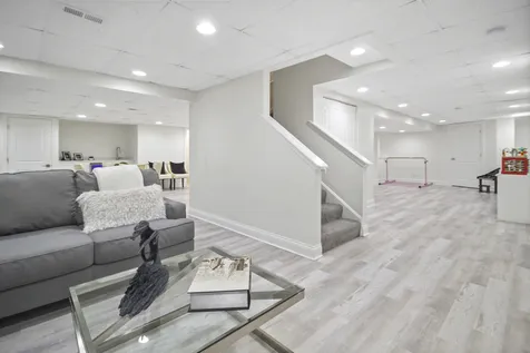 42 Founders Pointe North Bloomingdale IL 60108