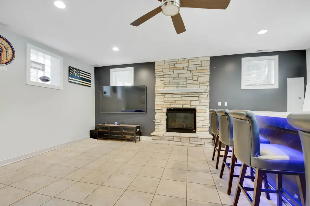 11241 South Central Park Avenue Chicago IL 60655