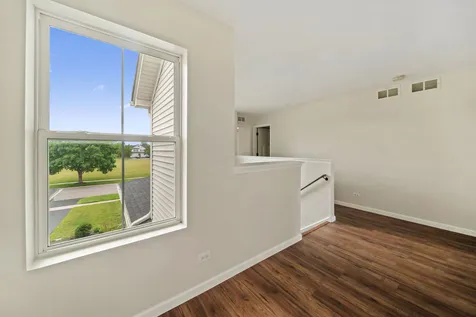 371 Mcgrath Drive Oswego IL 60543