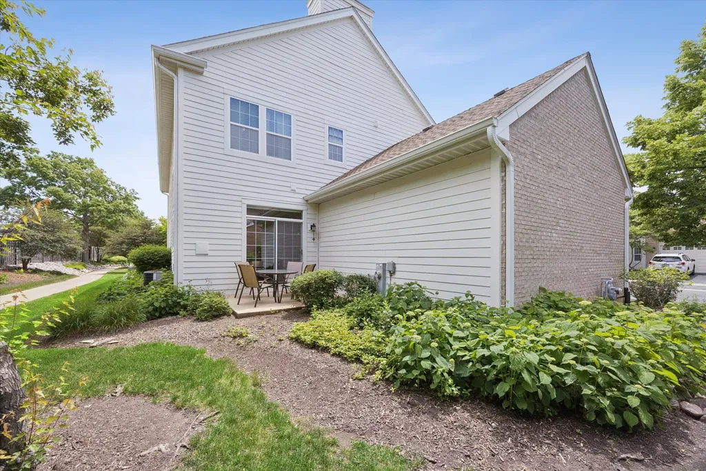621 Dunhill Lane Carol Stream IL 60188
