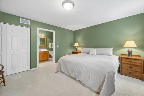 621 Dunhill Lane Carol Stream IL 60188