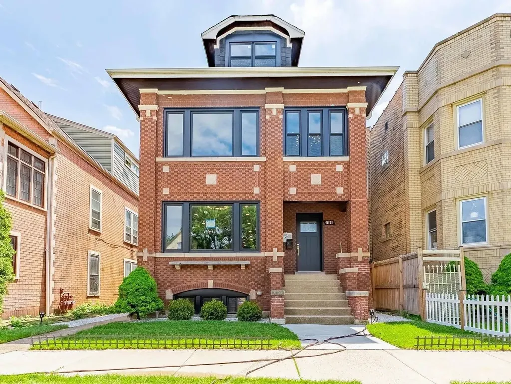 5131 West Roscoe Street Chicago IL 60641