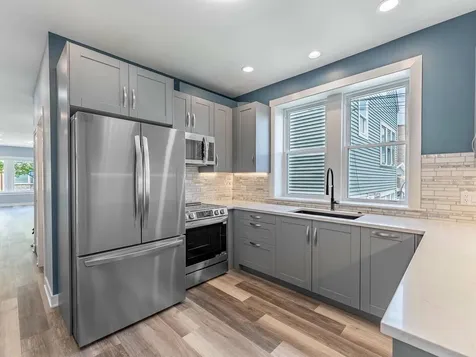 5131 West Roscoe Street Chicago IL 60641