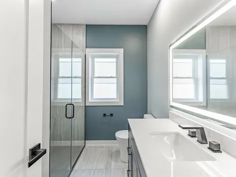 5131 West Roscoe Street Chicago IL 60641