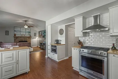 314 Anchor Drive Carpentersville IL 60110