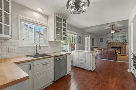 314 Anchor Drive Carpentersville IL 60110
