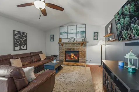 314 Anchor Drive Carpentersville IL 60110