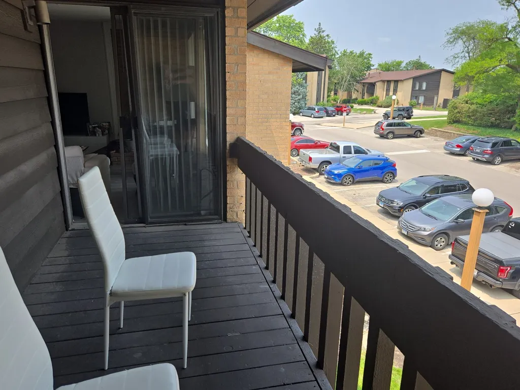 6151 Knoll Wood Road Willowbrook IL 60527