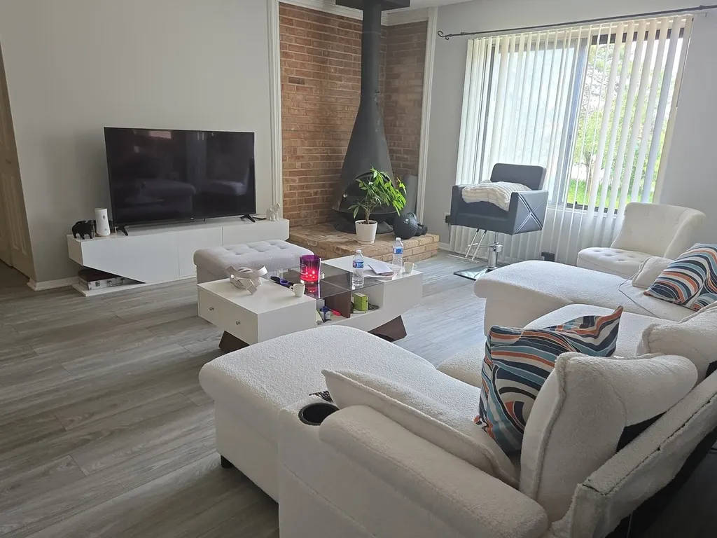 6151 Knoll Wood Road Willowbrook IL 60527