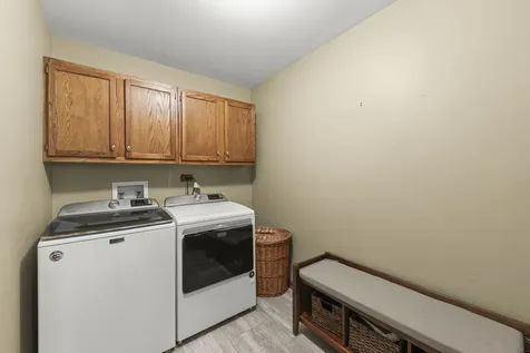 571 Lakeview Drive Oswego IL 60543