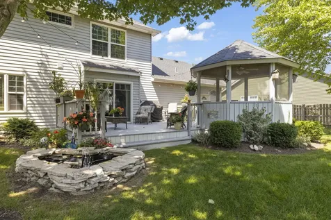 571 Lakeview Drive Oswego IL 60543