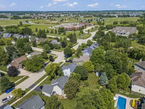 571 Lakeview Drive Oswego IL 60543