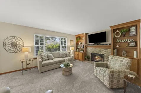 571 Lakeview Drive Oswego IL 60543