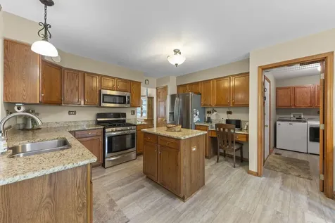 571 Lakeview Drive Oswego IL 60543