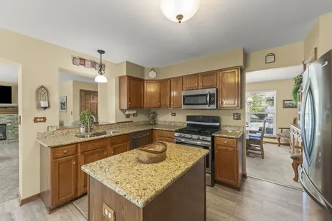 571 Lakeview Drive Oswego IL 60543