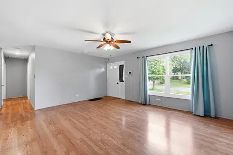 206 Judy Lane Streamwood IL 60107