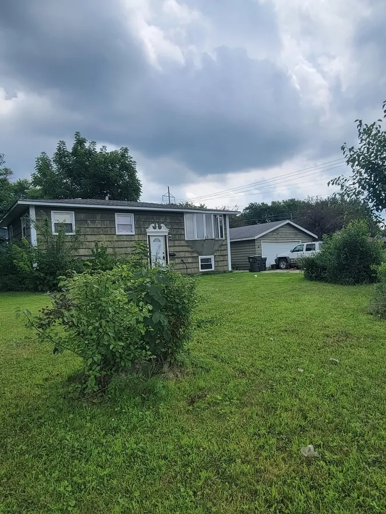 190 Boulder Hill Pass Montgomery IL 60538